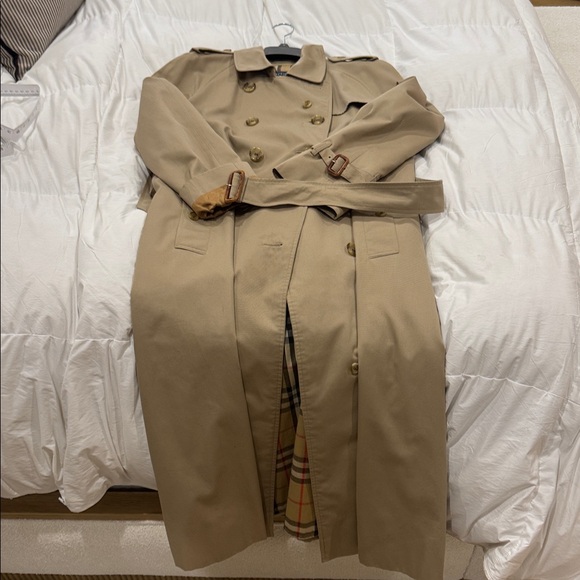 Burberry Vintage Trench - Picture 2 of 16